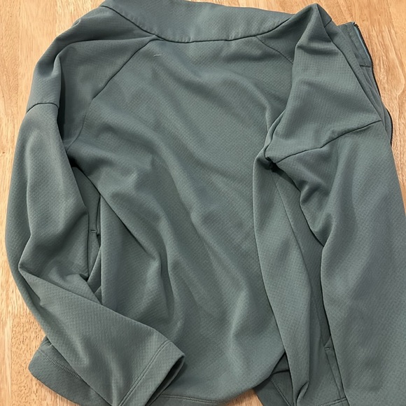 Size M Patagonia green zip up - Picture 3 of 3